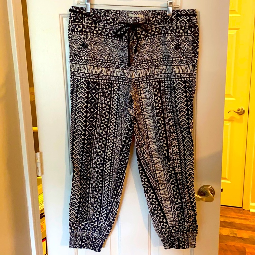 LOFT cropped printed pants/joggers